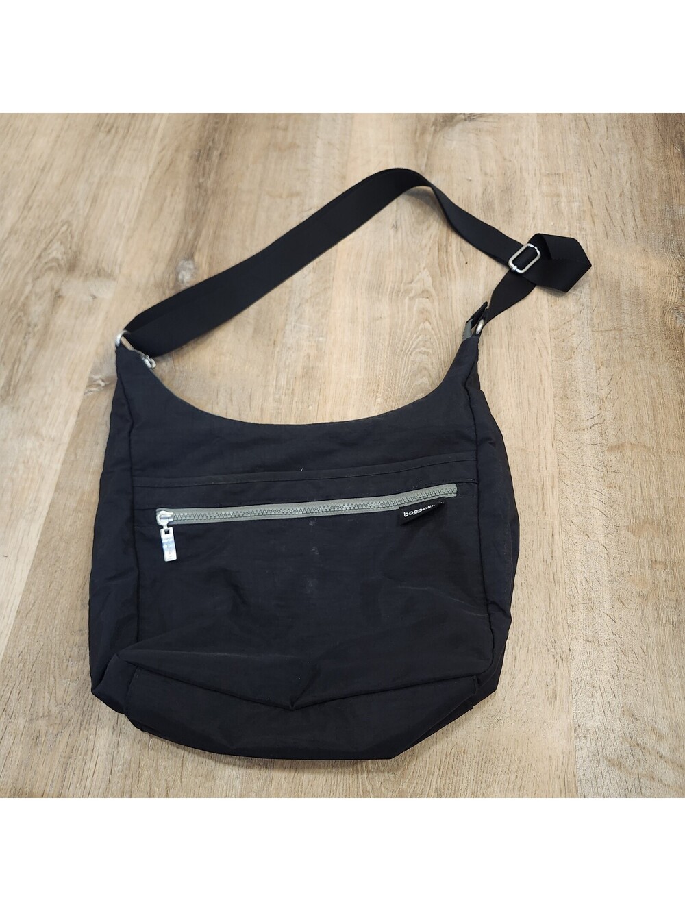 Baggallini Sidekick Crossbody Hobo Bag Nylon Black Multiple Pockets Zip Close